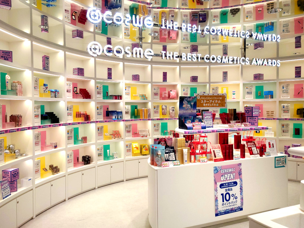 @cosme STOREアミュエスト　博多店