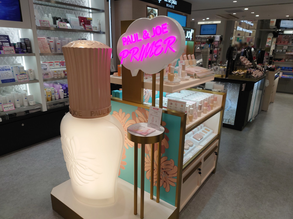 @cosme STOREアミュエスト　博多店