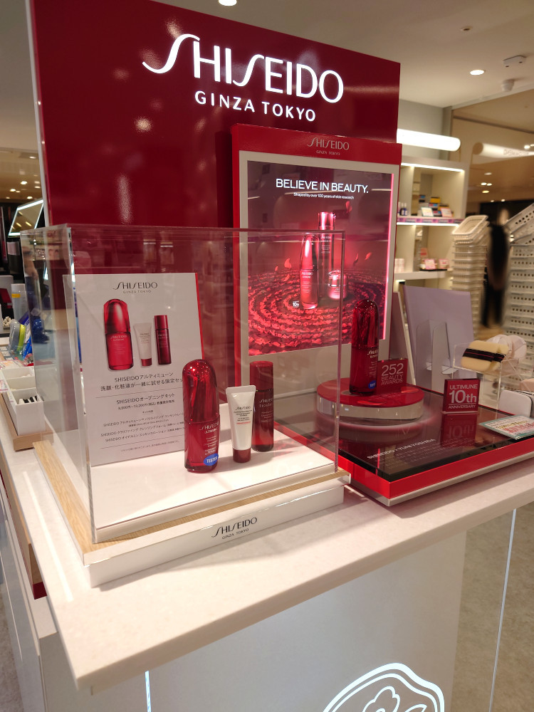 @cosme STOREアミュエスト　博多店