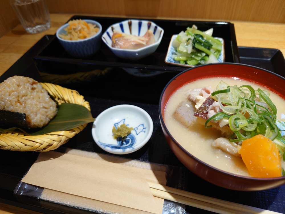 大丸の「玄氣おむすび ひとむすび」の人気メニュー「一汁三菜セット」