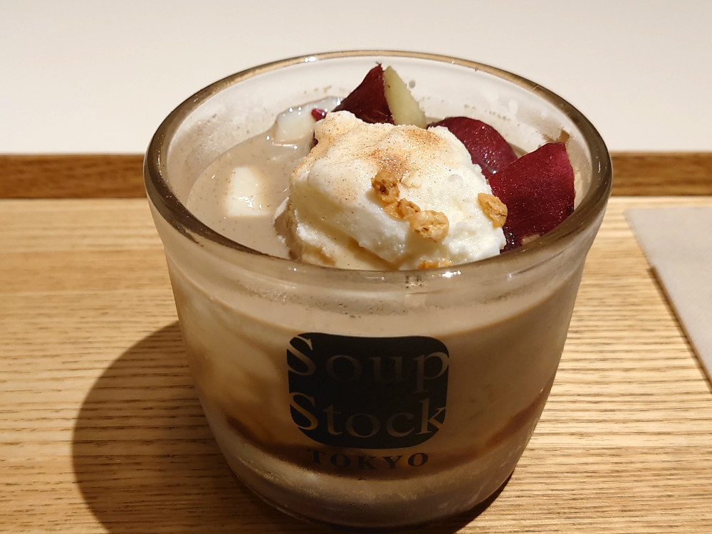 スープストックトーキョー「堀井七茗園のほうじ茶香る生姜ミルクプリンと焼芋のチェ」