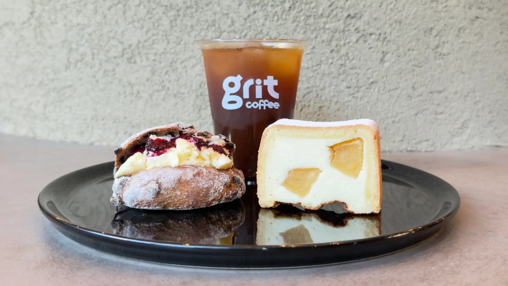 チーズケーキ専門店「Chill Cake」、姉妹店の「Chill Bakery」、そしてスペシャルティコーヒーを提供する「grit coffee」