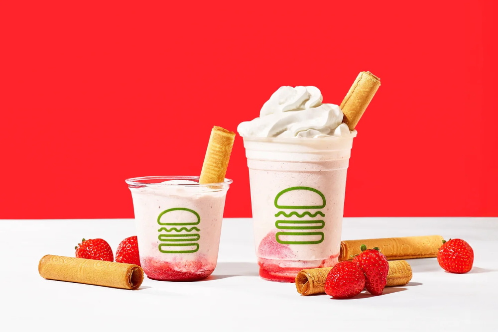 あまおうシェイクwithチロリアン@シェイク シャック 博多店(SHAKE SHACK Hakata)
