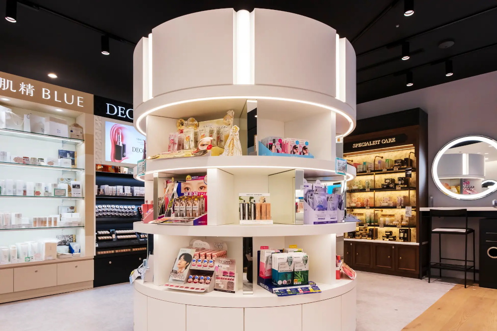 @cosme STORE ラシック福岡天神
